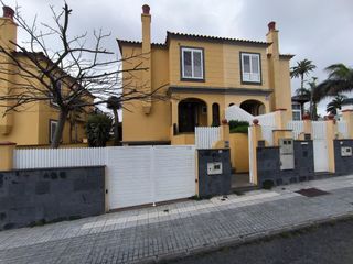 Doppelhaus  Calle arquitecto laureano arroyo. Magnífico chalet pareado en venta en san francisco de paula!