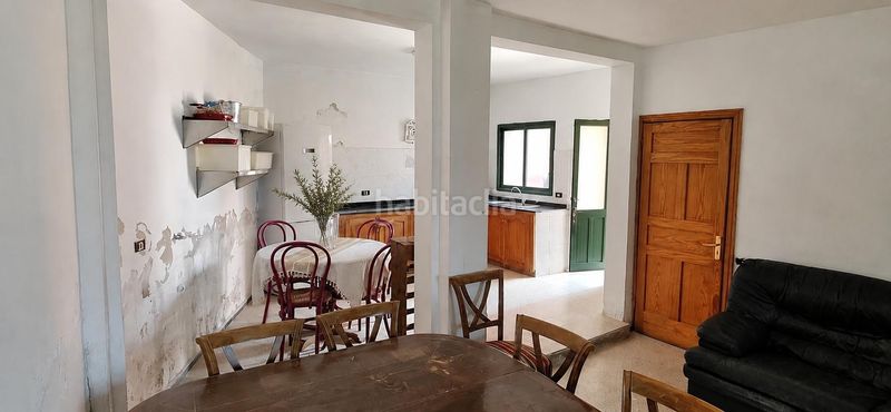 Foto c1e61fd0-6e42-4a54-8a93-5ccf06b723e3. Casa amb aparcament a Valleseco