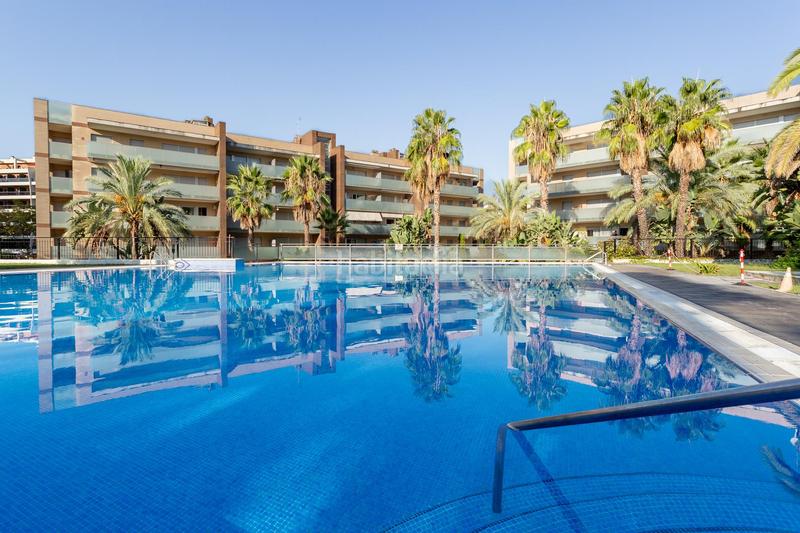 Foto 72791398-2e38-4179-b7c1-9816045f404e. Attico con riscaldamento parcheggio piscina in Plaça Europa - Port Aventura Salou