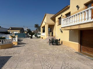 Xalet a Deltebre. Chalet individual en deltebre.