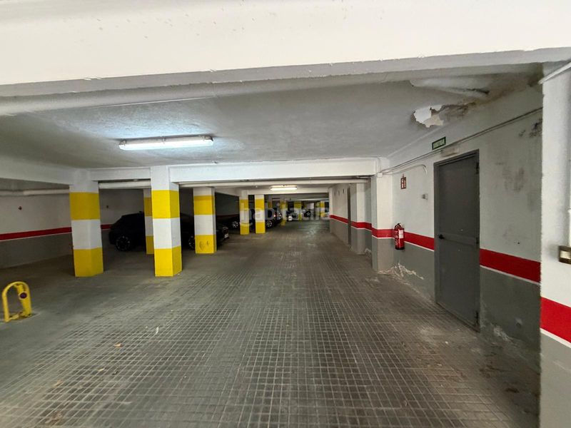 Foto 8c59b6b9-fe9f-40b3-b28c-74bb44000b82. Aparcament cotxe a Centre Salou
