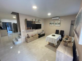 Semi detached house in Gelves. Adosado en gelves
