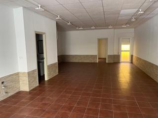 Local Comercial en Avenida Juan Diego