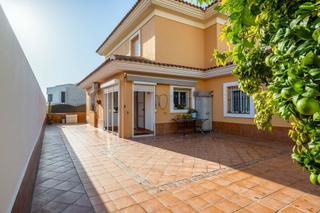 Chalet en Bollullos de la Mitación