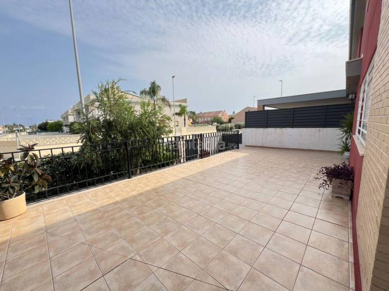 Foto 459475cc-574d-4ce6-80ab-2938561e590a. House with heating parking in Playa Burriana