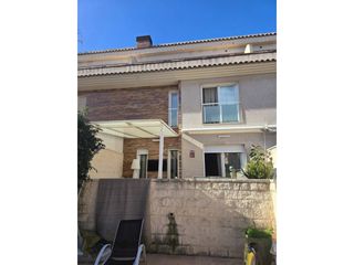Reihenhaus  Calle pintor vidal serrulla. Venta de una casa adosada en castelló de la plana