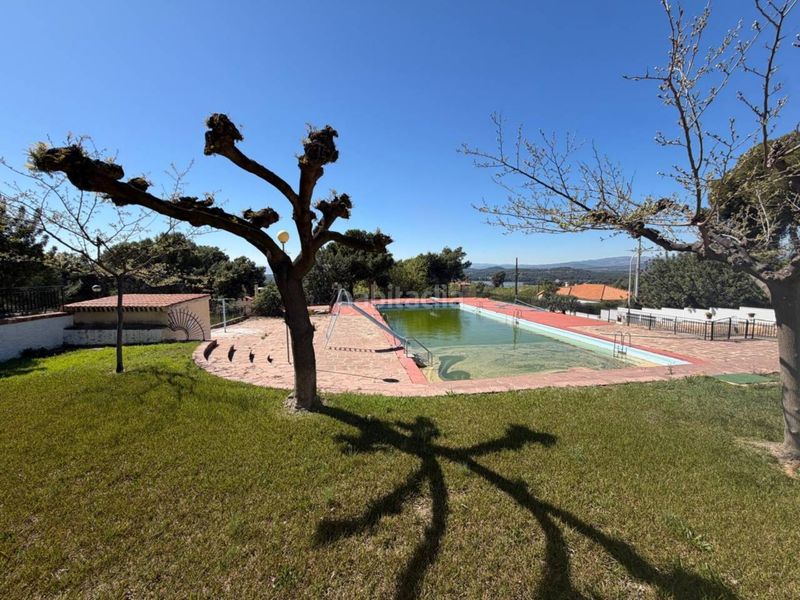 Foto c07175e5-2d8a-45a2-b6a8-da5bf212bf68. Casa adossada amb calefacció aparcament piscina a Borriol
