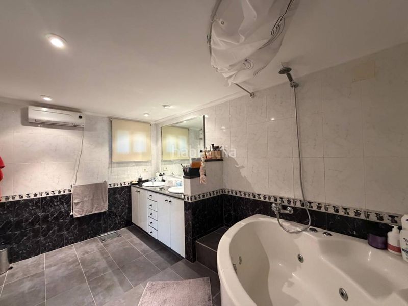 Foto e537dbcc-c6fa-40f3-92d9-2891c8568c85. Casa adossada amb calefacció aparcament piscina a Borriol