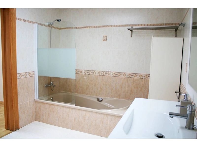 Foto 0bb68b91-7b1c-40c0-8ef6-7971c4fa80f1. Casa amb calefacció aparcament piscina a Borriol