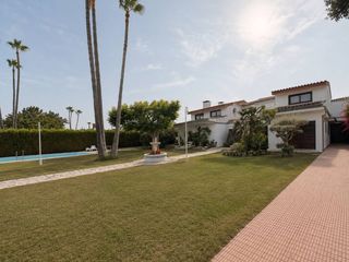 Casa  Avenida pinos. Venta de casa espaciosa en grao, castelló de la plana