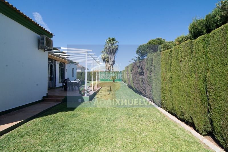 Foto f62bb566-6d6b-4631-9995-71a21c107bb5. Xalet amb xemeneia calefacció aparcament piscina a Aljaraque