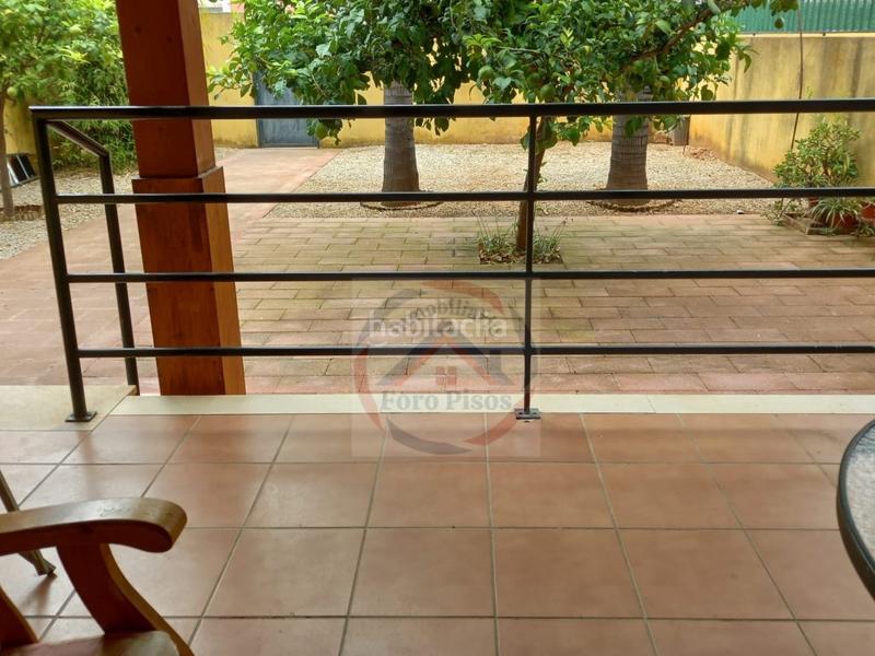 Foto e127c30b-493f-4b80-b57d-c3b72ee8c111. Casa  4 habitaciónes, duplex venta novelé en Novetlè