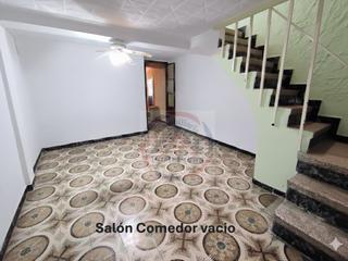 Maison  Calle sant pere. Casa 6 habitaciones, triplex venta xàtiva