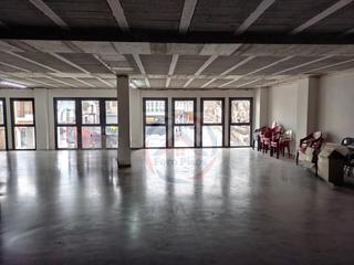 Location Bureau  N/a. Exclusivo local con panoramicas a la plaza de chiva