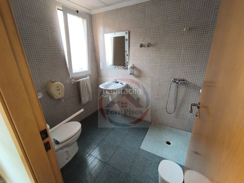 Foto 43f8fb1f-9d98-4aca-98a0-1884f8aab5dc. Casa amb aparcament a Sant Francesc Valencia