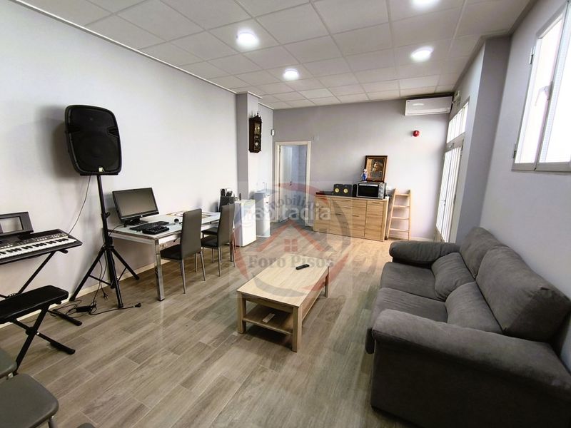 Foto b018a5fd-e3f4-404f-9291-101f6894f7fd. Local comercial a Canals