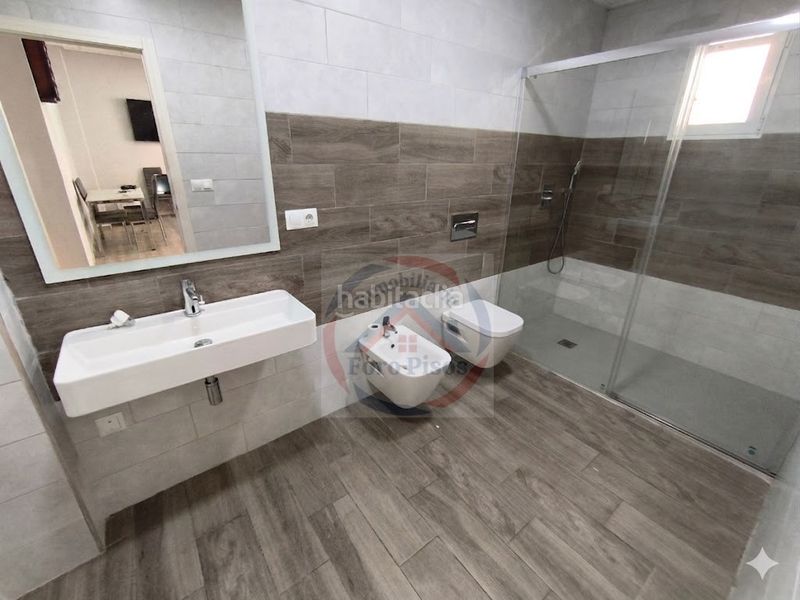 Foto f67ead5a-a810-4950-85fe-8d59d3e83650. Local comercial a Canals