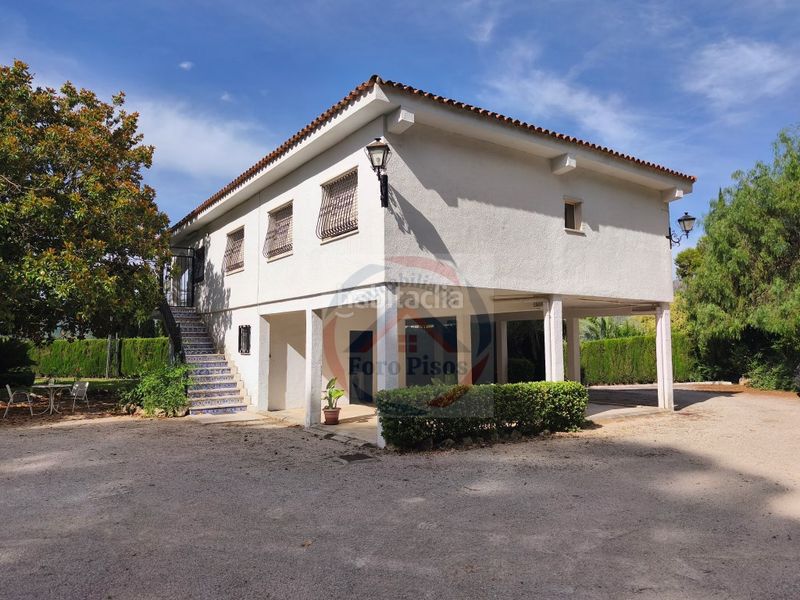Foto 4fc64761-ba8c-4e37-97b9-60fef42294ee. Casa amb aparcament a Xàtiva
