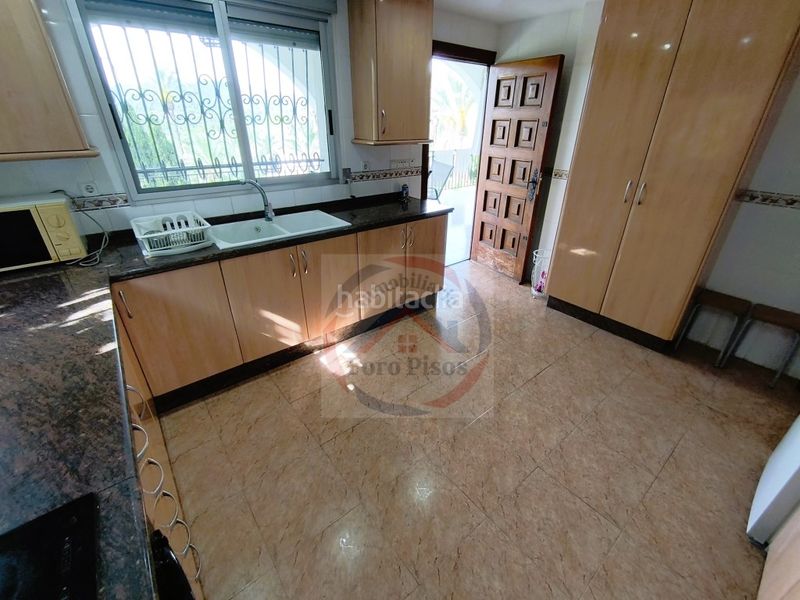 Foto c62fbbf7-6189-4e0a-8111-518917525934. Casa amb aparcament a Xàtiva