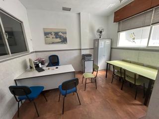 Local commercial à Periodista juan rejano. Negocio en venta en torremolinos, 5 dormitorios.
