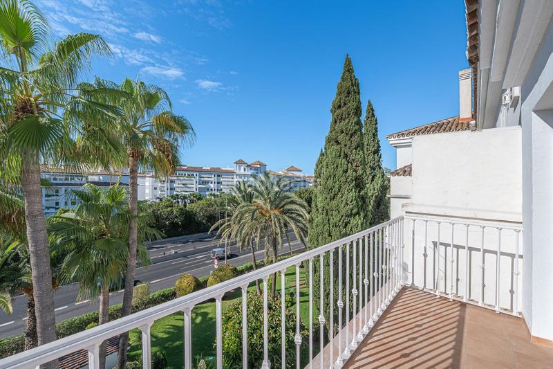 Foto e6833c22-642d-4be8-bb69-8b7ebdce4fbe. Casa adosada adosado en venta en Puerto Banús, 3 dormitorios. en Marbella