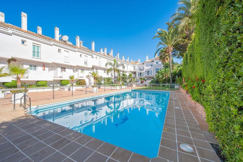 Foto fb7c9967-019e-4492-b218-c52ad7780e35. Casa adosada adosado en venta en Puerto Banús, 3 dormitorios. en Marbella