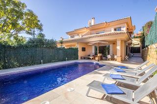 Xalet  Flamingo. Villa en venta en riviera del sol, 4 dormitorios.