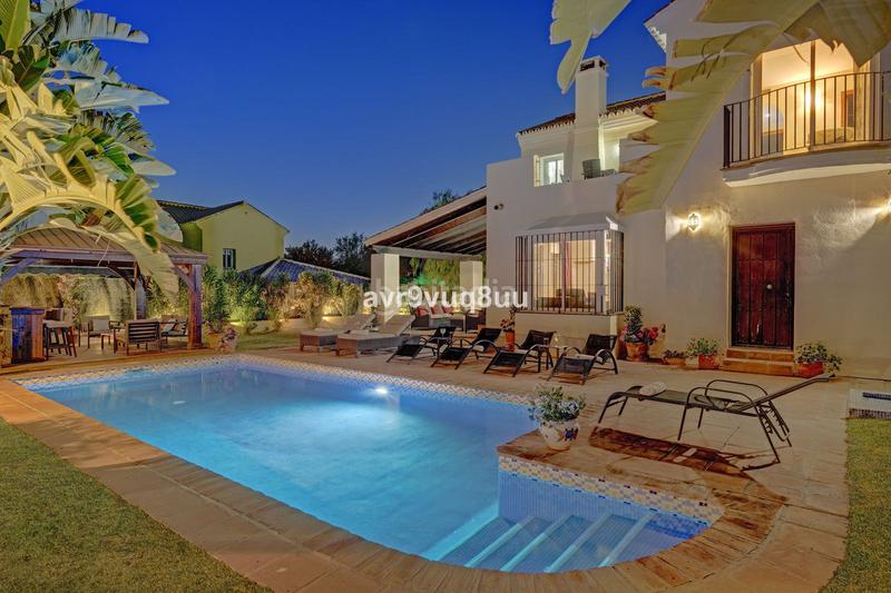 Foto 400cc4a2-ae31-4e56-b72c-26f979045668. Chalet con parcheggio piscina in Mijas golf Mijas