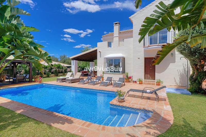 Foto 7d768b1d-6fe2-42a8-9a1b-0b206b5ca6da. Chalet con parcheggio piscina in Mijas golf Mijas