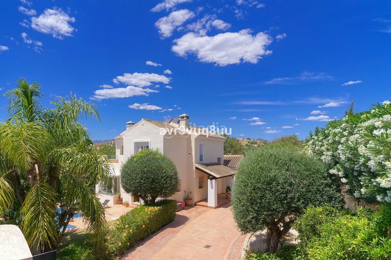 Foto fcd77e49-b9eb-4f71-9438-ec426bd66752. Chalet con parcheggio piscina in Mijas golf Mijas