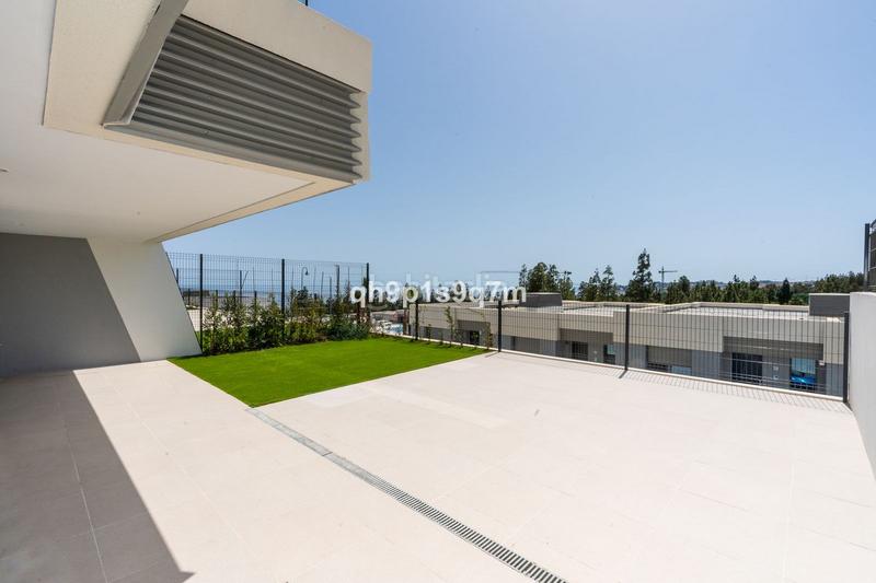 Foto a21dd50f-564d-44a1-855d-90ce4a63e95c. Casa a schiera con parcheggio piscina in El Faro de Calaburra - Chaparral Mijas