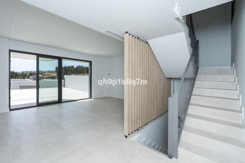 Foto b0f0da90-1c39-41cb-906f-8a48e4581cd9. Casa a schiera con parcheggio piscina in El Faro de Calaburra - Chaparral Mijas