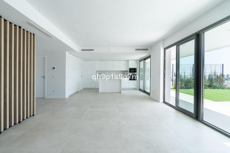 Foto c377014d-6441-4489-b9e2-df00d4532892. Casa a schiera con parcheggio piscina in El Faro de Calaburra - Chaparral Mijas