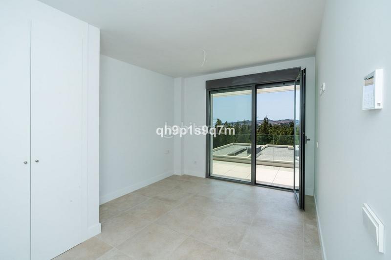 Foto ddefb72e-3b2a-4535-9202-a44fbbc7a720. Casa a schiera con parcheggio piscina in El Faro de Calaburra - Chaparral Mijas