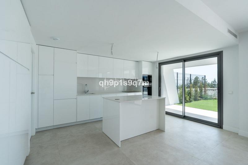 Foto fd7d9da8-3125-48e0-a847-04cfe366fe3d. Casa a schiera con parcheggio piscina in El Faro de Calaburra - Chaparral Mijas