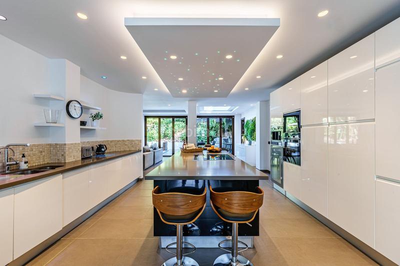 Foto 5713d104-b8e2-4d01-995d-d45ea84b58d0. Xalet amb calefacció aparcament piscina a El Rosario - Ricmar Marbella