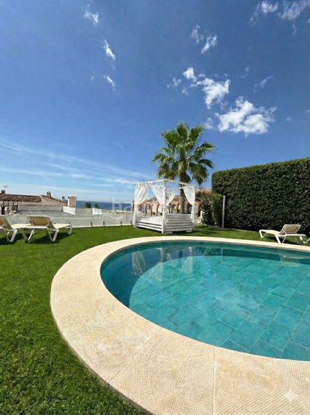 Foto 5a873a47-b1fa-4d18-b9c3-5a29cd6139ac. Xalet amb aparcament piscina a Torremuelle Benalmádena