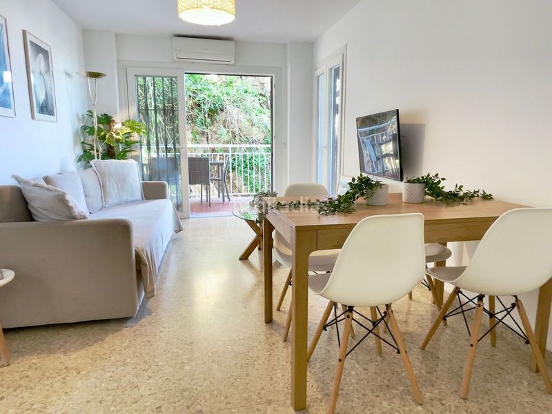 Foto 0d77ea1a-eccc-427e-b655-98478d7caae6. Apartament amb aparcament piscina a El Bajondillo Torremolinos