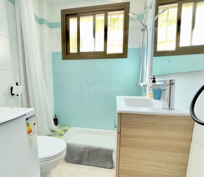 Foto 3ee87bb0-8208-4ef8-bd10-dda43a60394c. Apartament amb aparcament piscina a El Bajondillo Torremolinos