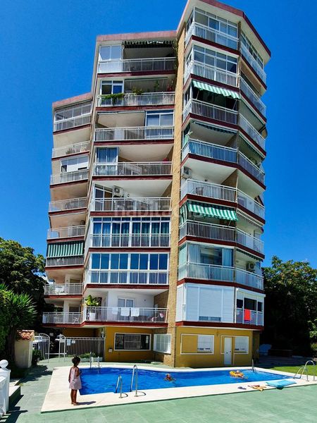 Foto c7e0e1bf-bc29-4f08-80e4-274f971b3afd. Apartament amb aparcament piscina a El Bajondillo Torremolinos