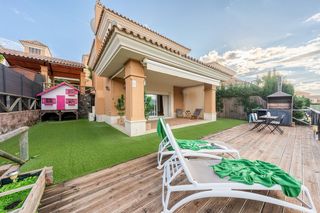 Xalet  Santa clara golf. Villa en venta en m�laga, 3 dormitorios.