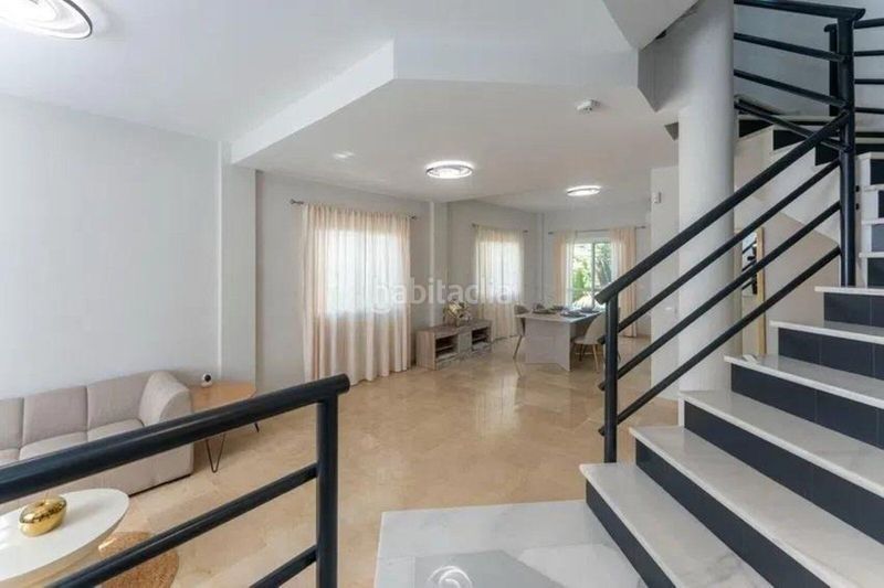 Foto 079310f7-6b8c-4caa-885e-8219fb8d0398. Casa adossada amb aparcament piscina a Cabopino - Artola Marbella