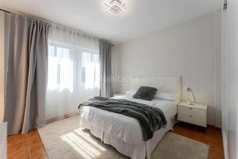 Foto ea25ab45-b539-4ff9-90fb-8b380ed34b76. Casa adossada amb aparcament piscina a Cabopino - Artola Marbella