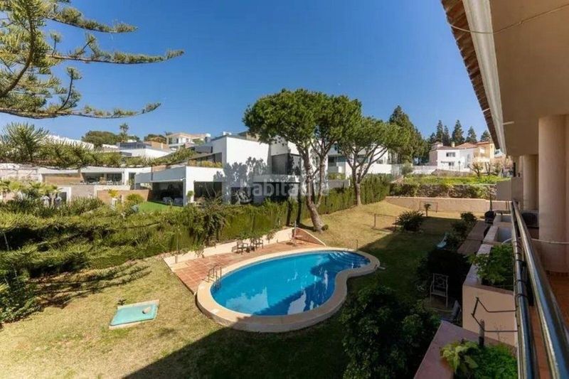 Foto f7639c10-86ae-4a40-a45d-77fee6ac8db7. Casa adossada amb aparcament piscina a Cabopino - Artola Marbella