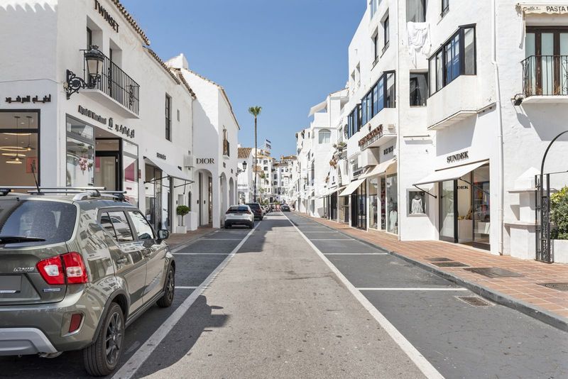 Foto 89ebb9da-e3c4-44fd-a443-eb80fd5eed51. Apartamento en av. de julio iglesias apartamento en venta en Puerto Banús, 2 dormitorios. en Marbella