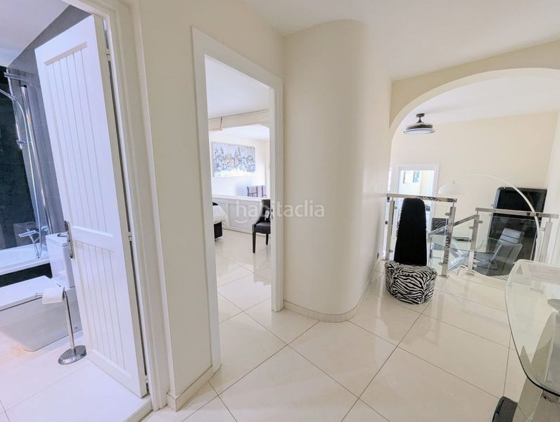Foto 98d7fa19-b0b3-4bb4-8ad8-4152621c2839. Àtic amb aparcament piscina a Cabopino - Artola Marbella