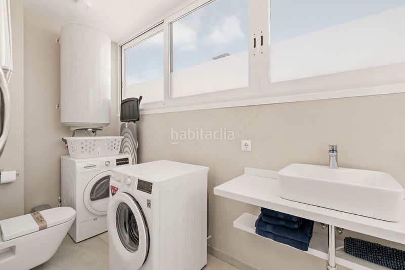 Foto 713c80ba-d4f8-489c-b16f-0a38ba4e1926. Apartament amb aparcament piscina a Playamar - Benyamina Torremolinos