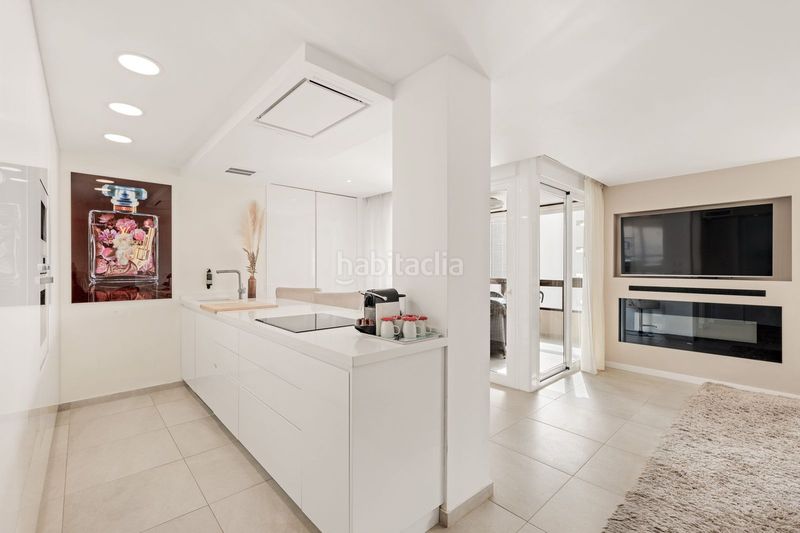 Foto ce9bd958-4acb-4c0c-8d38-1490155c8c24. Apartament amb aparcament piscina a Playamar - Benyamina Torremolinos