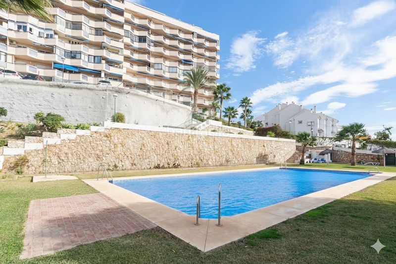 Foto 48d3459e-f1a7-4290-a25a-56f95bb413f8. Apartament amb aparcament piscina a Torreblanca del Sol Fuengirola