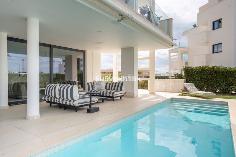Foto 12f9fad8-9548-410a-80bd-a8ce3aeca9ed. Apartament amb calefacció aparcament piscina a El Higuerón Fuengirola